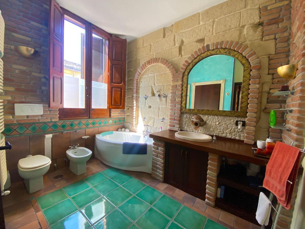Casa Chiara, Roof Terrace, 100M To The Historical Center Apartment Lecce Exterior photo
